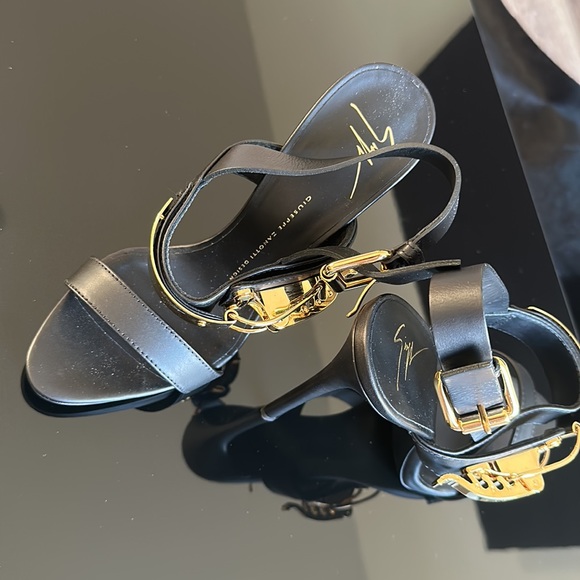 Giuseppe Zanotti buckled sandals NEVER WORN - Picture 3 of 8